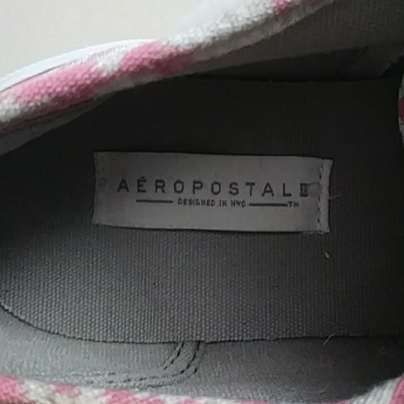 Cute pink and white Areopostale shoes - Picture 2 of 5